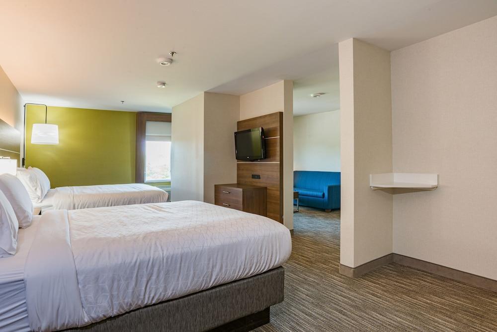 Holiday Inn Express Hotel & Suites Swansea By Ihg Exterior photo