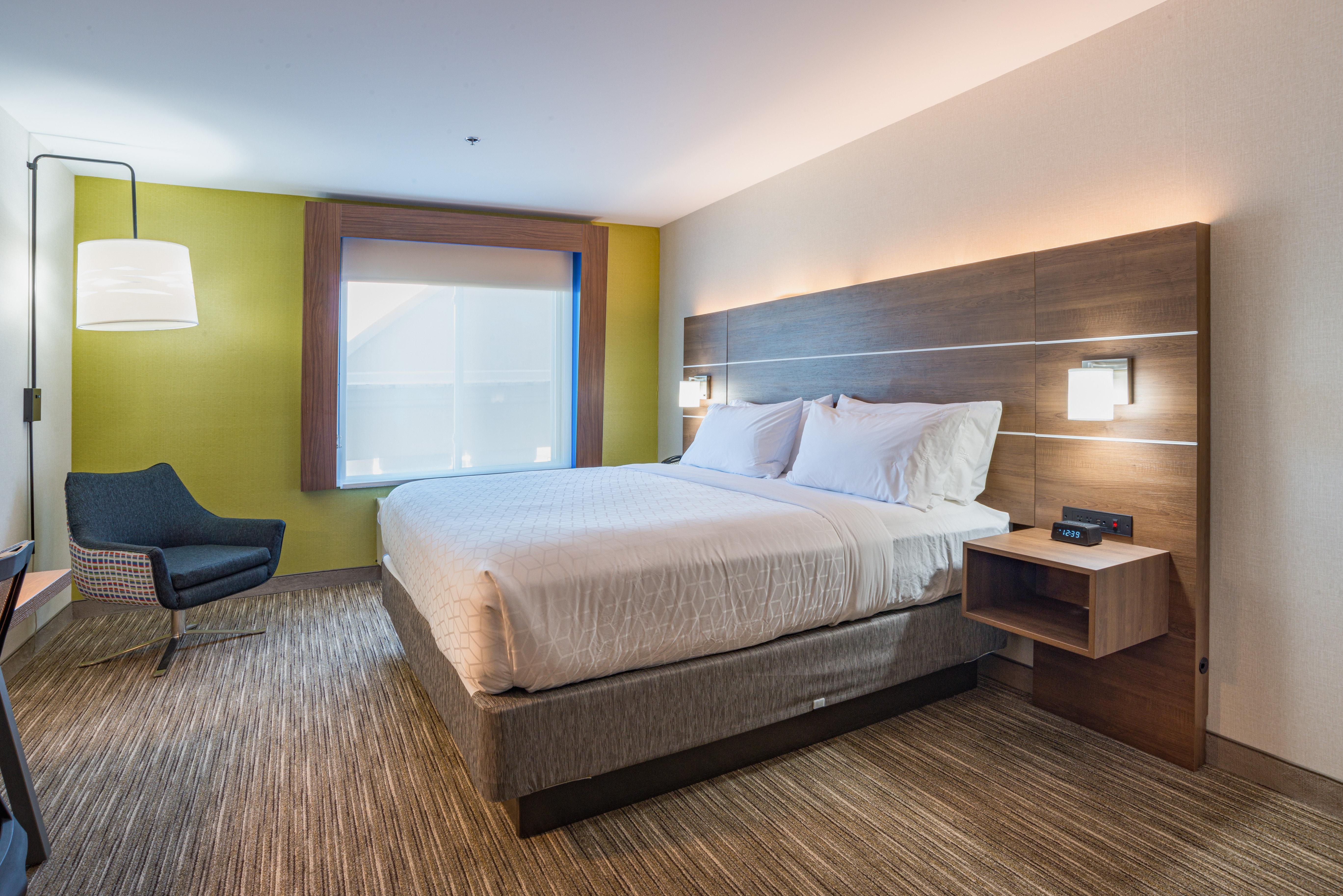 Holiday Inn Express Hotel & Suites Swansea By Ihg Exterior photo