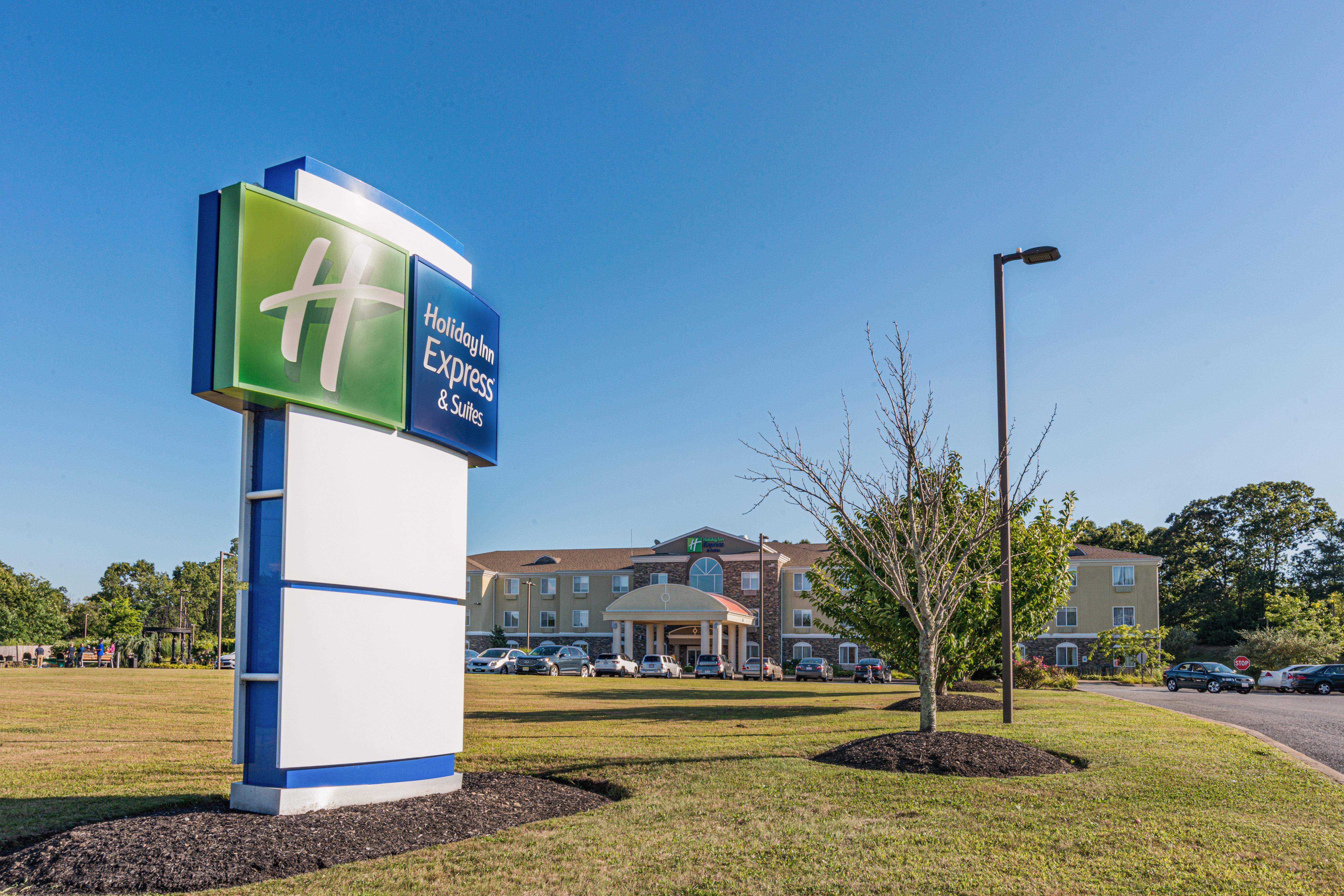 Holiday Inn Express Hotel & Suites Swansea By Ihg Exterior photo