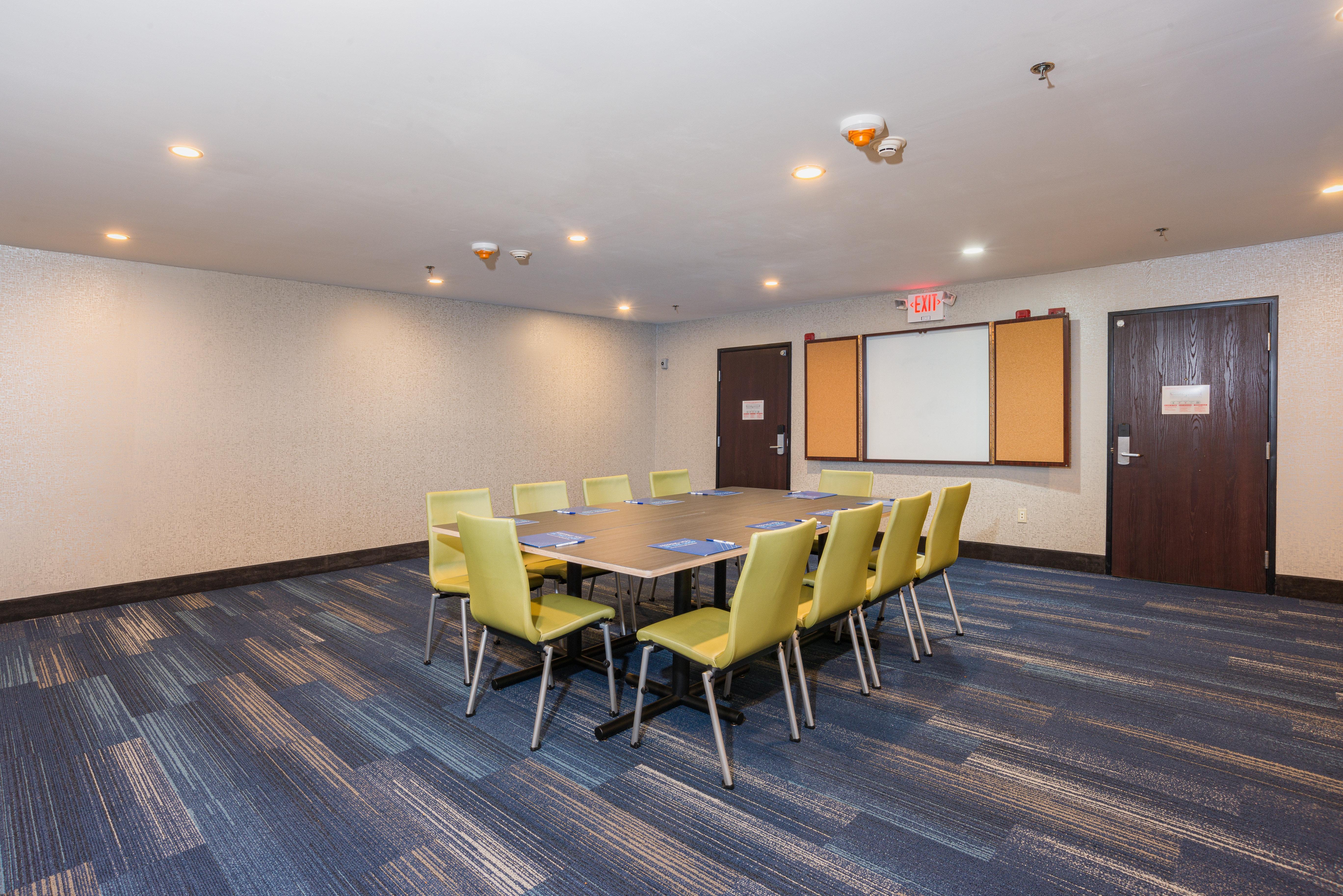 Holiday Inn Express Hotel & Suites Swansea By Ihg Exterior photo