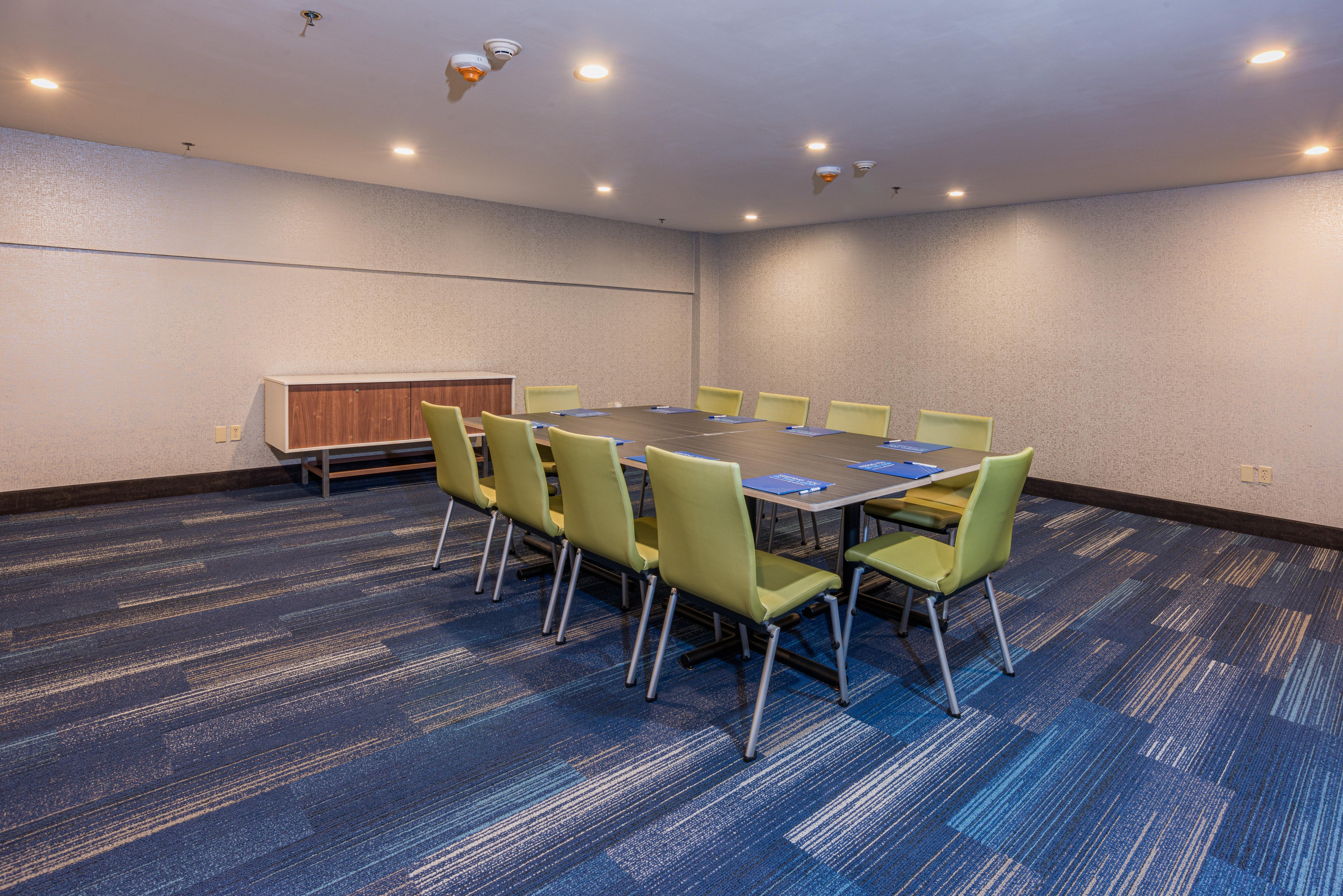 Holiday Inn Express Hotel & Suites Swansea By Ihg Exterior photo