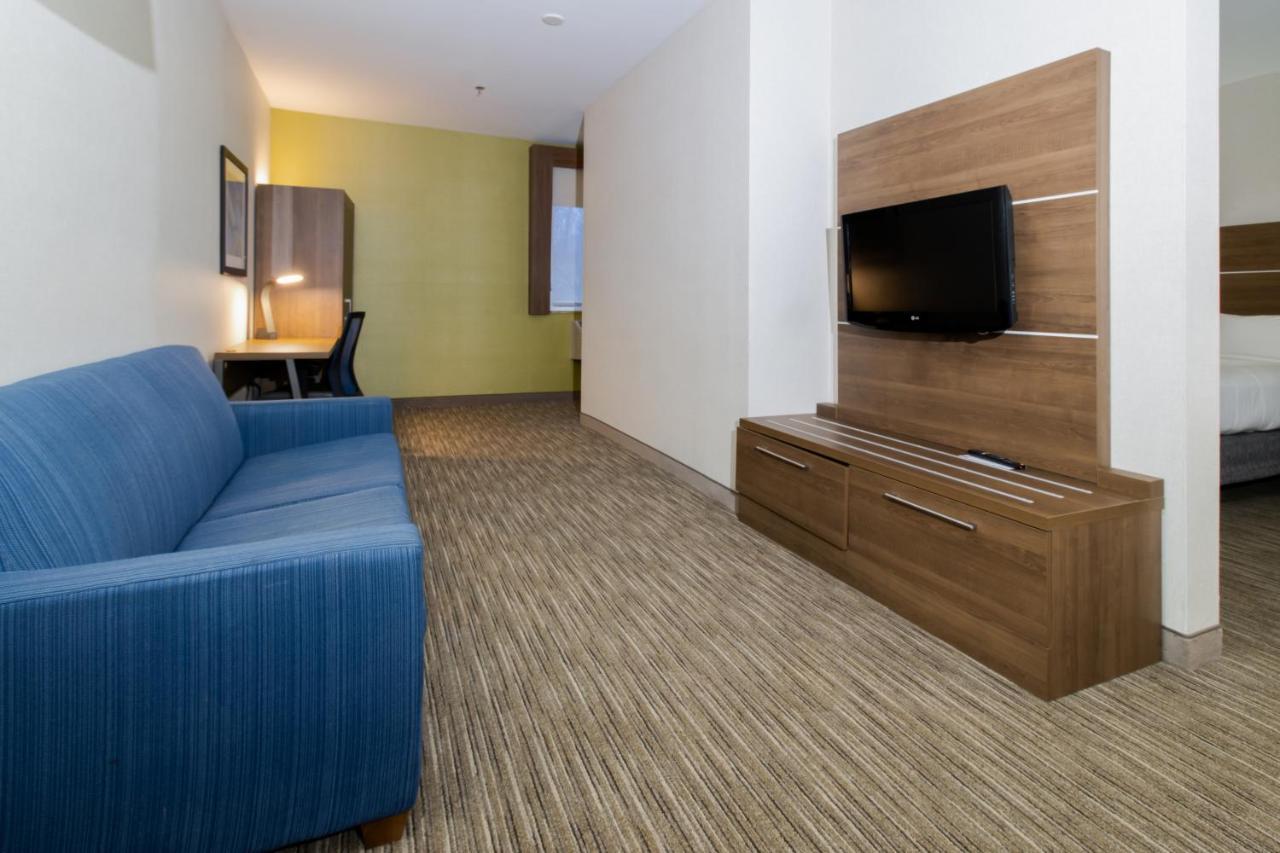 Holiday Inn Express Hotel & Suites Swansea By Ihg Exterior photo