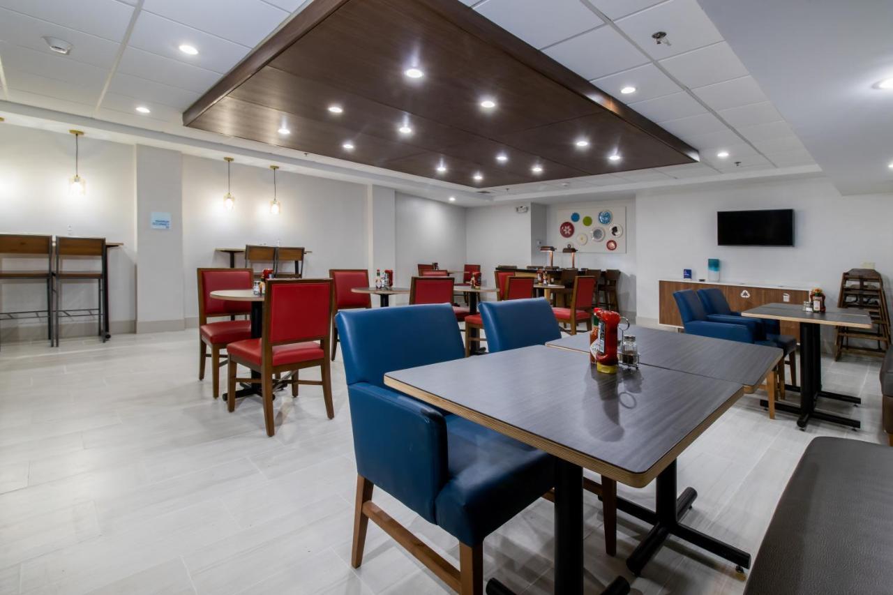Holiday Inn Express Hotel & Suites Swansea By Ihg Exterior photo