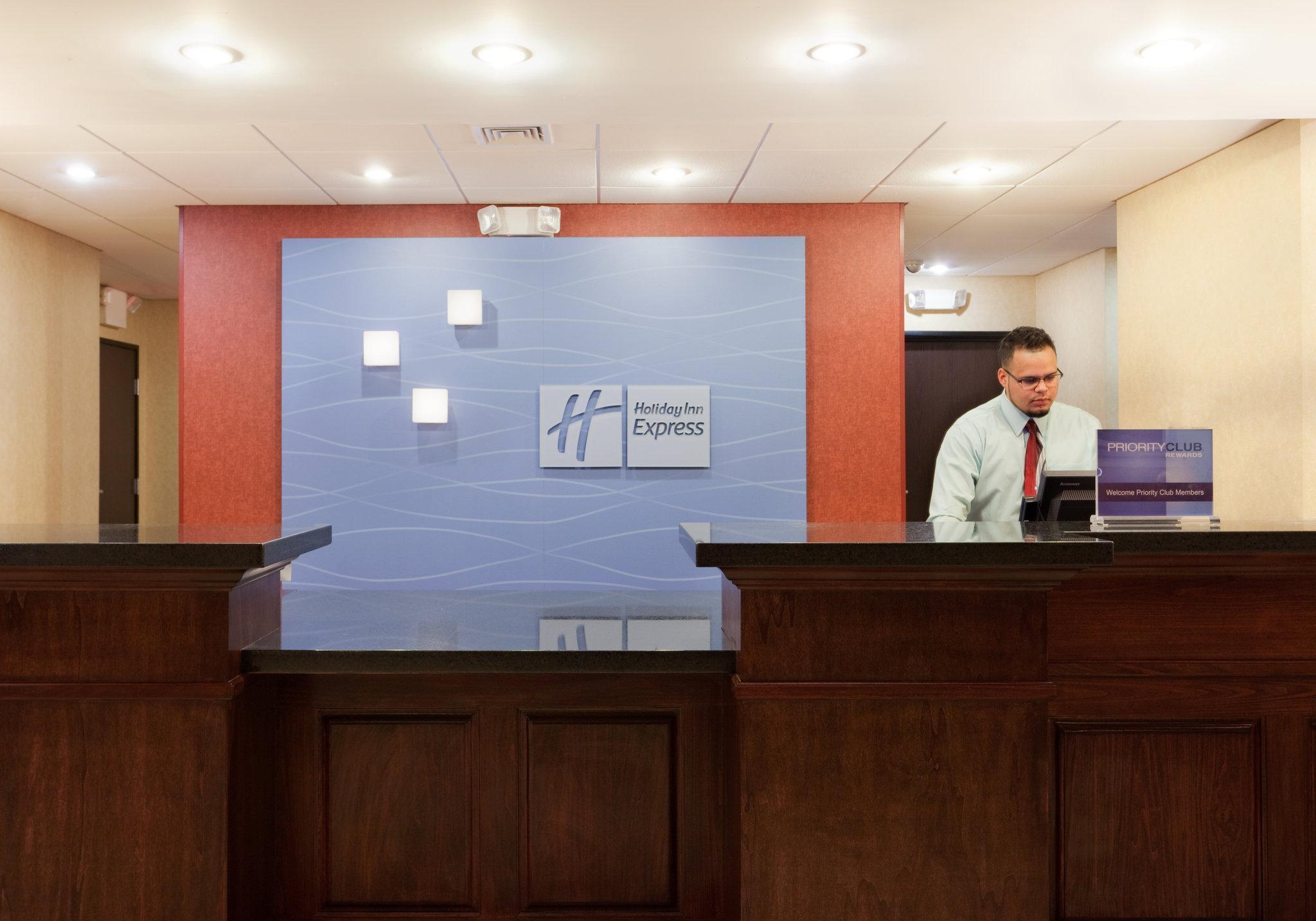Holiday Inn Express Hotel & Suites Swansea By Ihg Exterior photo