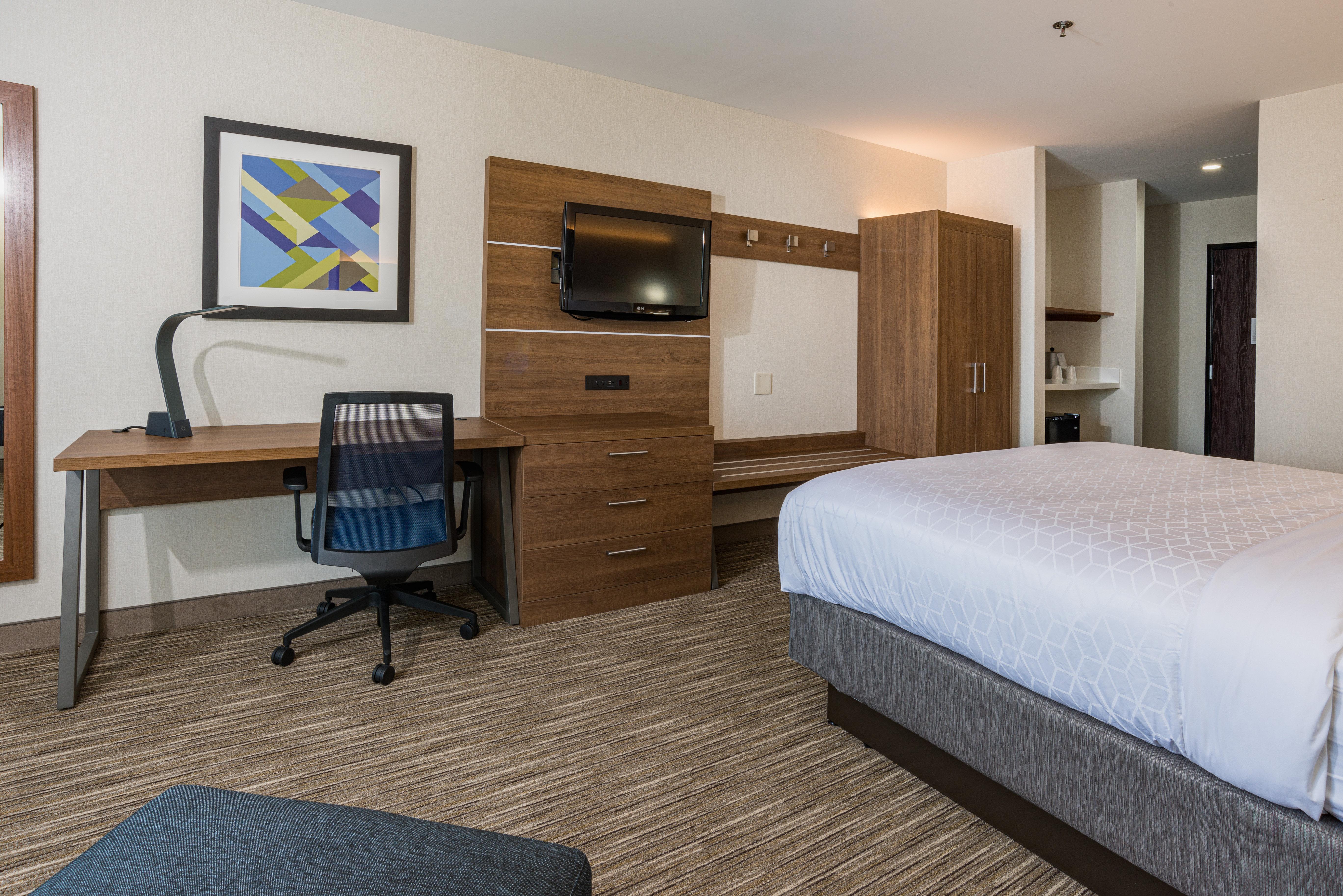 Holiday Inn Express Hotel & Suites Swansea By Ihg Exterior photo