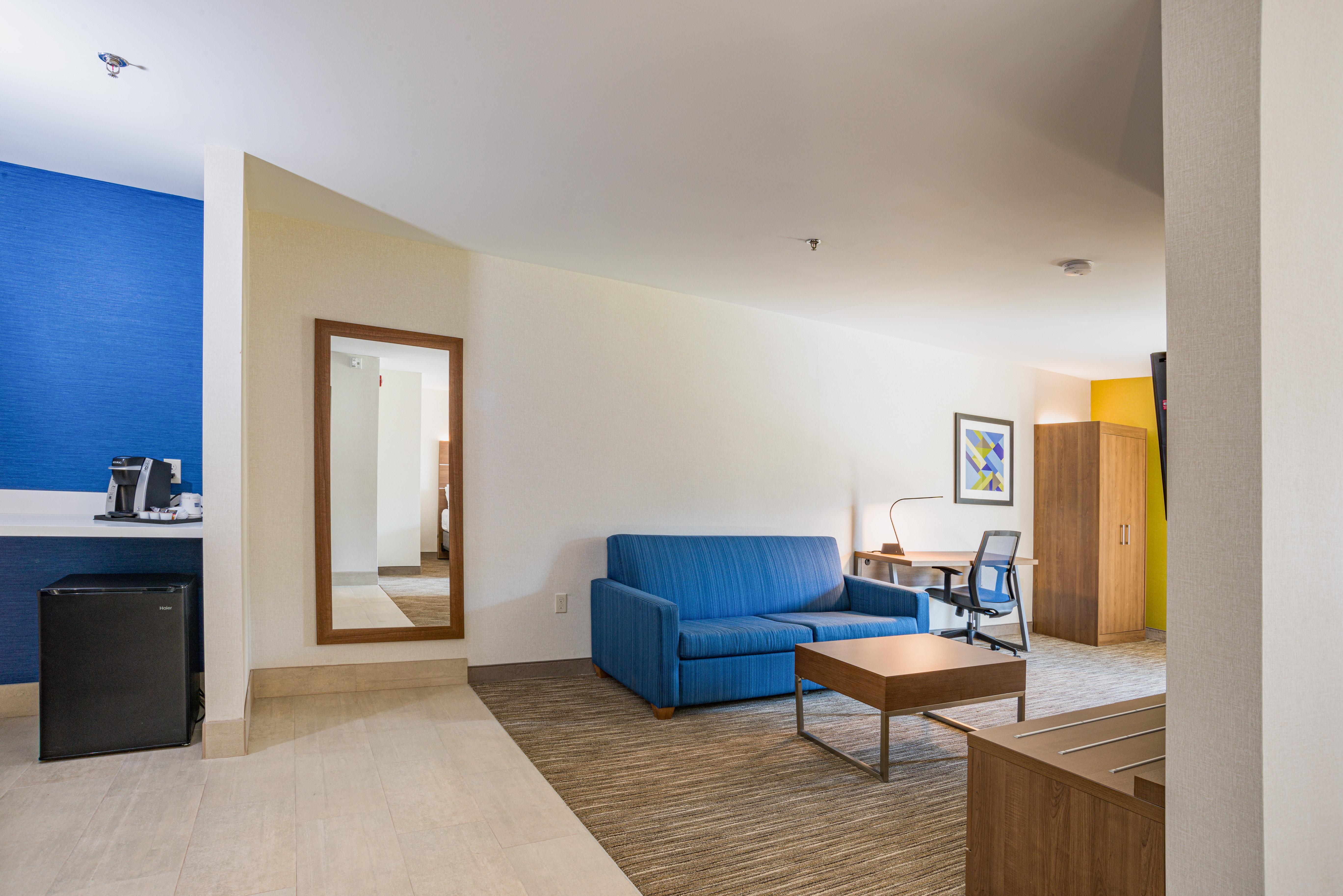 Holiday Inn Express Hotel & Suites Swansea By Ihg Exterior photo