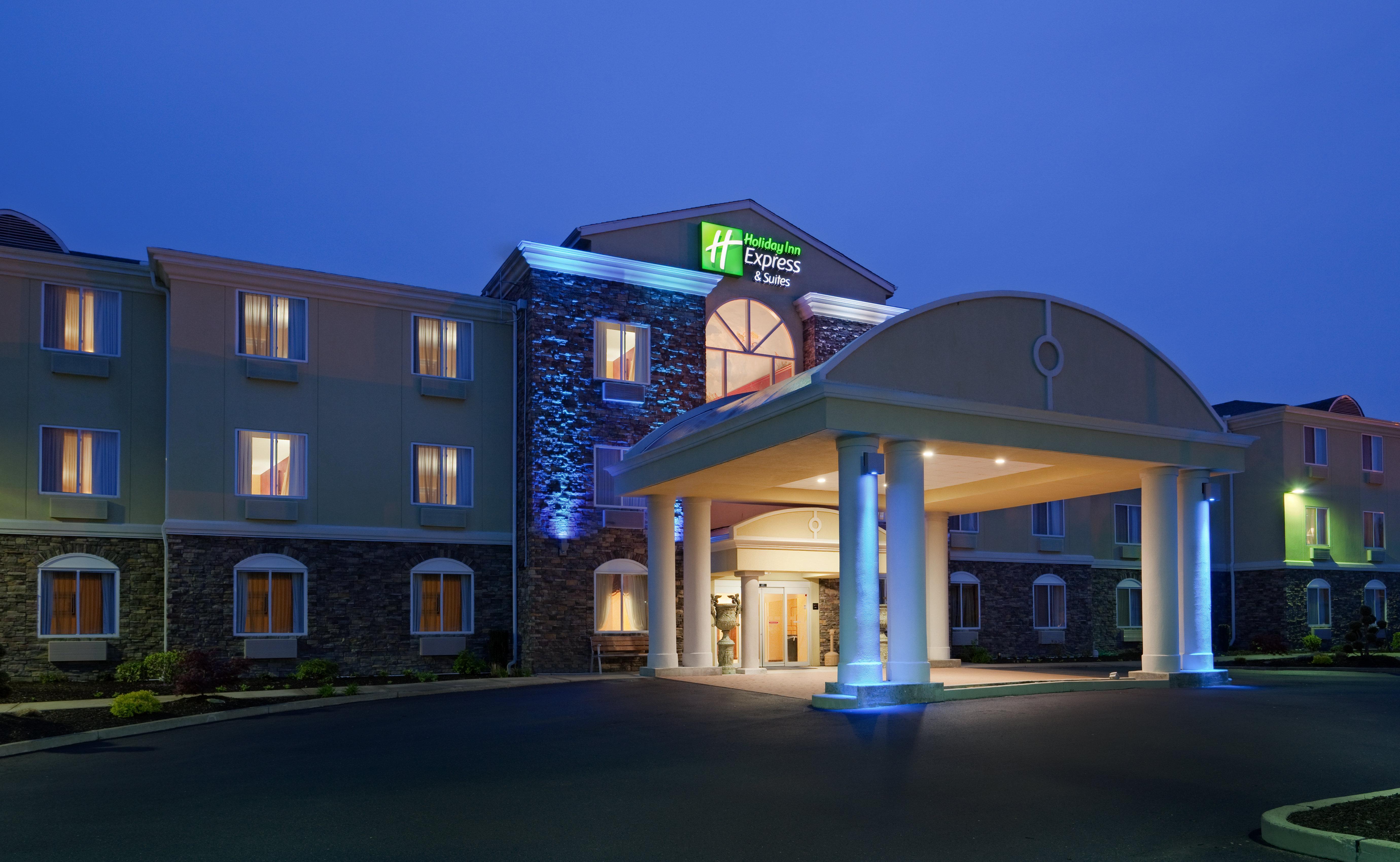 Holiday Inn Express Hotel & Suites Swansea By Ihg Exterior photo