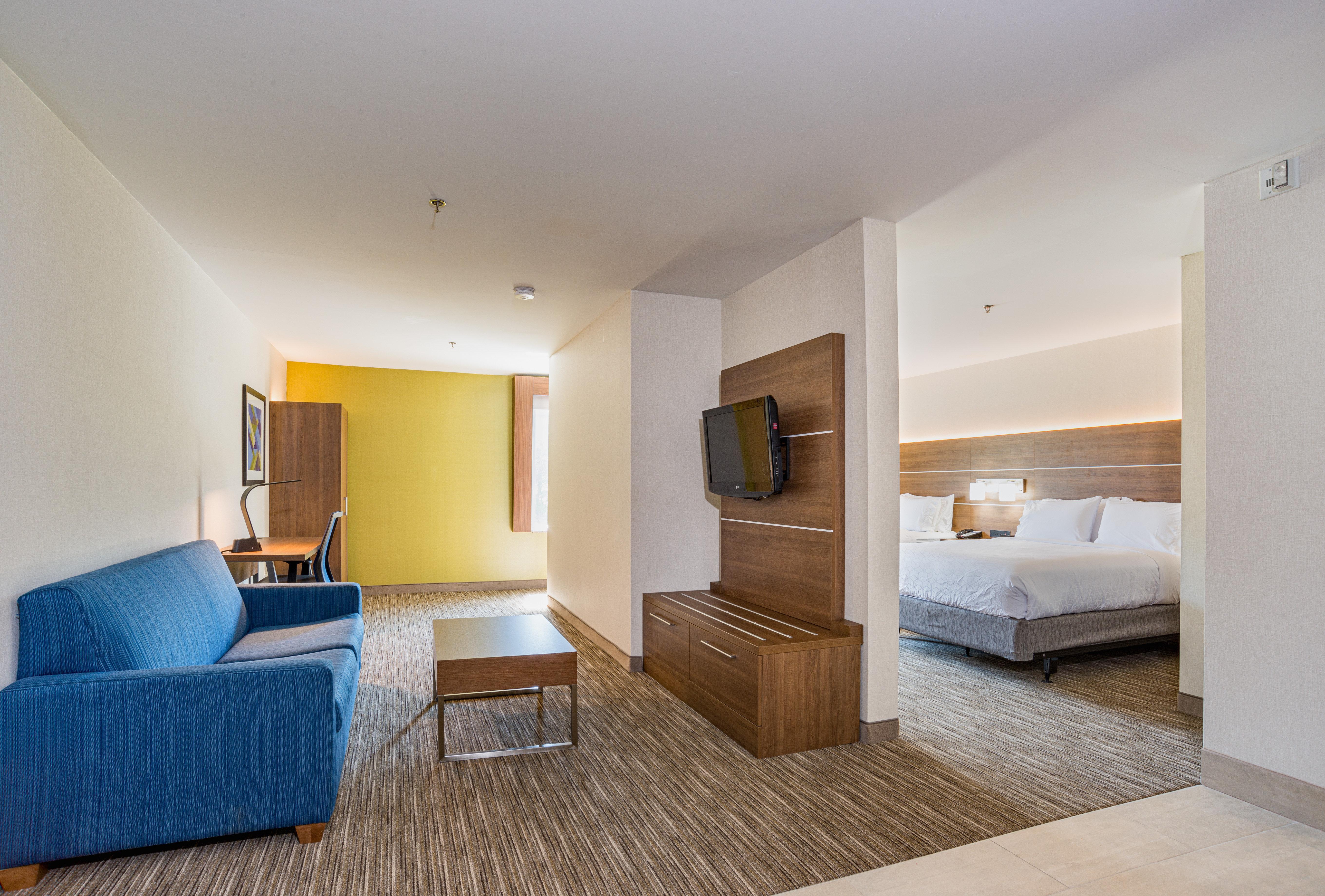 Holiday Inn Express Hotel & Suites Swansea By Ihg Exterior photo