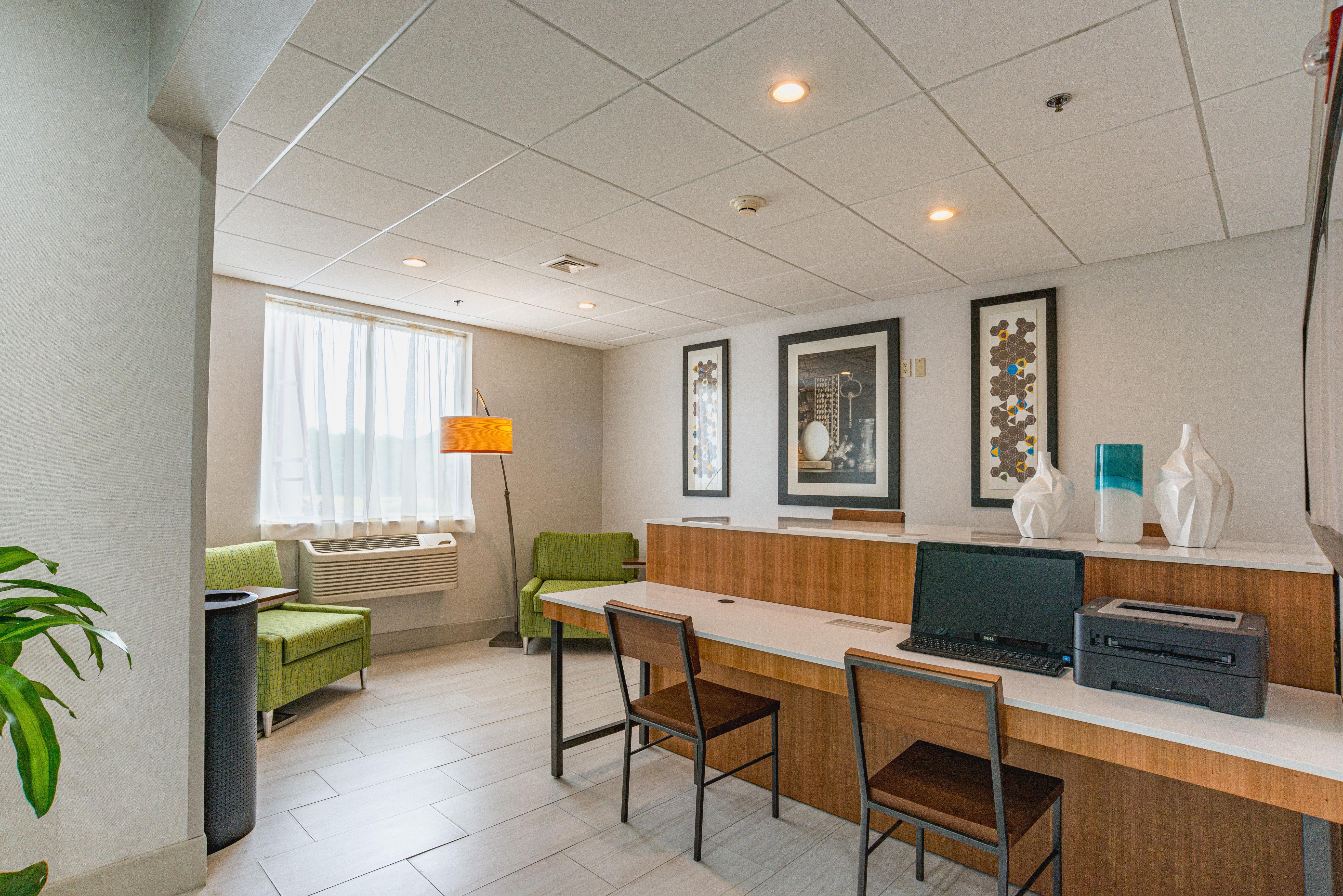 Holiday Inn Express Hotel & Suites Swansea By Ihg Exterior photo