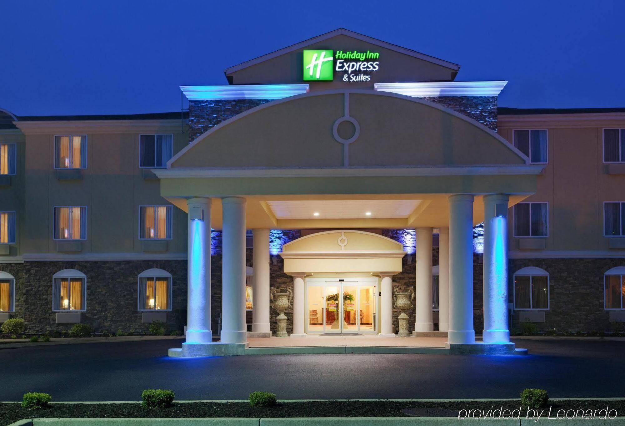 Holiday Inn Express Hotel & Suites Swansea By Ihg Exterior photo